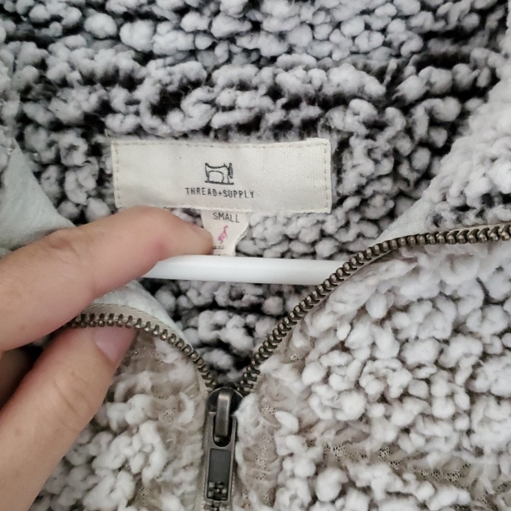 Thread & Supply Fluffy pullover - Picture 3 of 4